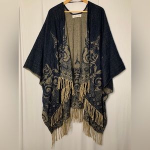 Abercrombie & Fitch - Navy And Beige Knit Poncho / Shrug - One Size